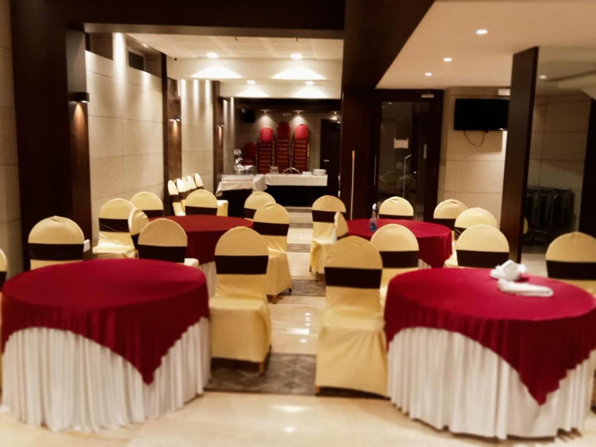 Hotel Laxvas Thane Dış mekan fotoğraf